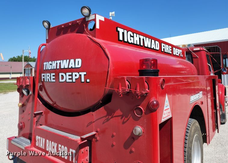 image for item DL6625 1992 International 4700  tanker fire truck
