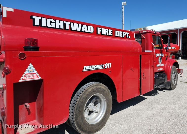 image for item DL6625 1992 International 4700  tanker fire truck