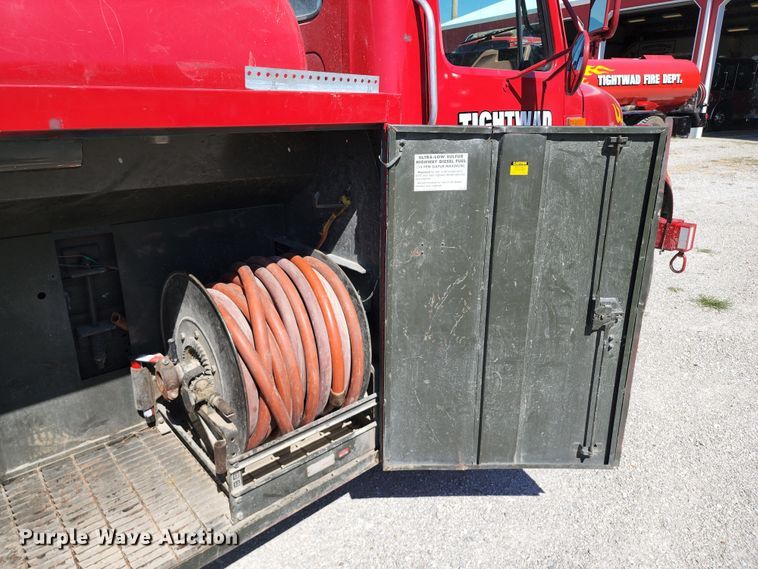 image for item DL6625 1992 International 4700  tanker fire truck