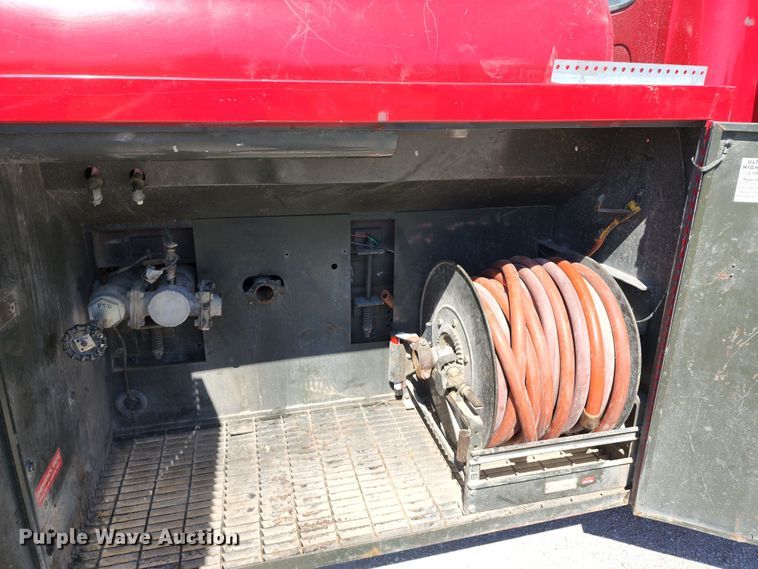 image for item DL6625 1992 International 4700  tanker fire truck