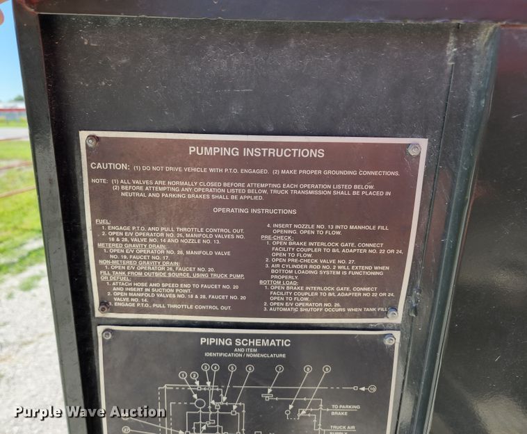 image for item DL6625 1992 International 4700  tanker fire truck