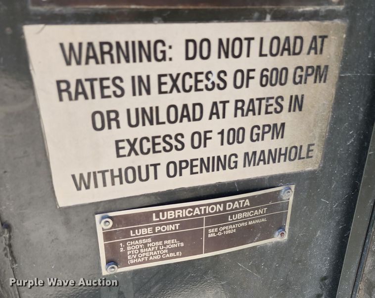 image for item DL6625 1992 International 4700  tanker fire truck