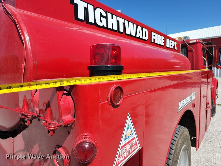 image for item DL6625 1992 International 4700  tanker fire truck