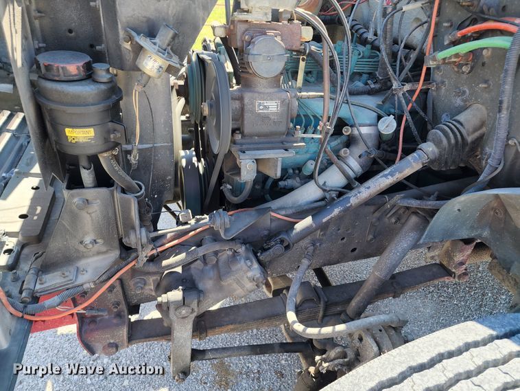 image for item DL6625 1992 International 4700  tanker fire truck