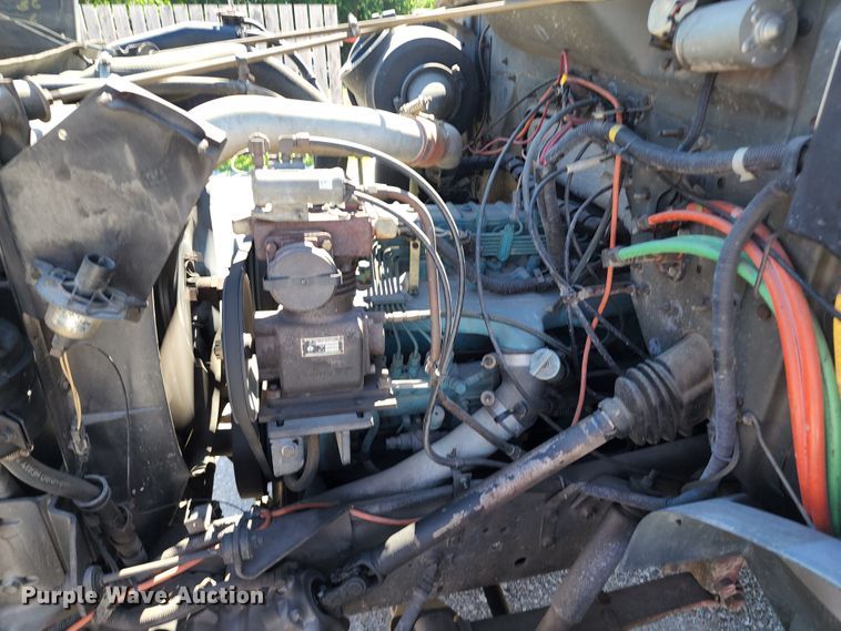 image for item DL6625 1992 International 4700  tanker fire truck