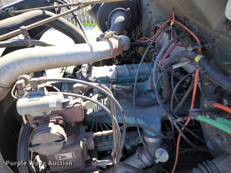 image for item DL6625 1992 International 4700  tanker fire truck