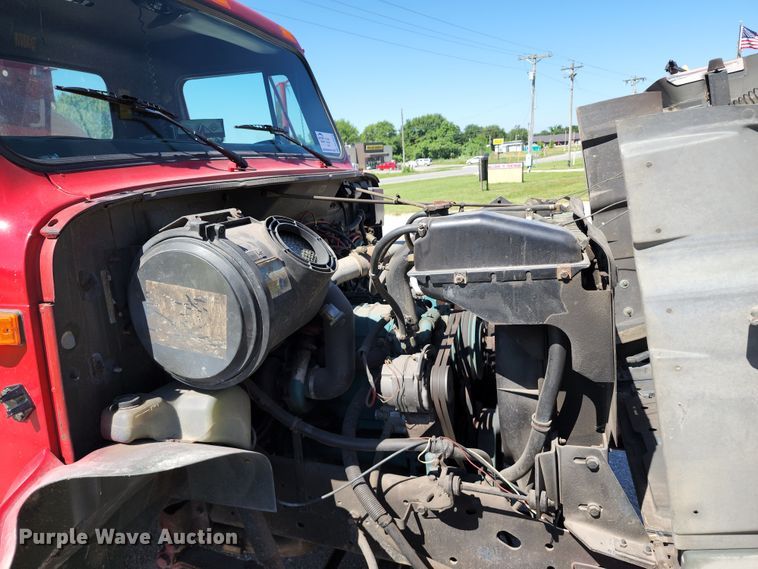 image for item DL6625 1992 International 4700  tanker fire truck