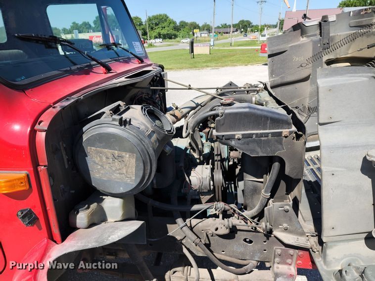 image for item DL6625 1992 International 4700  tanker fire truck