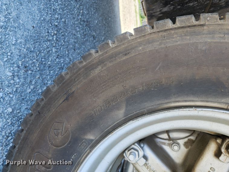 image for item DL6625 1992 International 4700  tanker fire truck