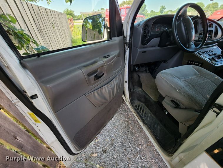 image for item DL6626 1998 Ford E350  ambulance