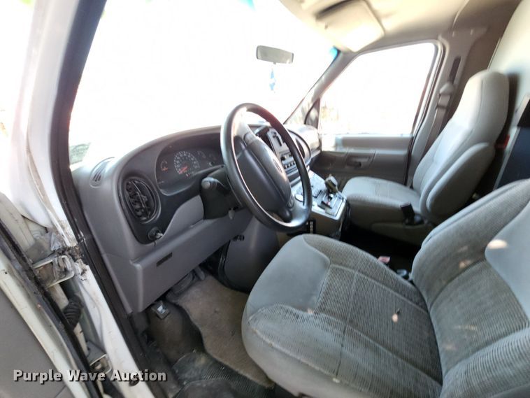 image for item DL6626 1998 Ford E350  ambulance