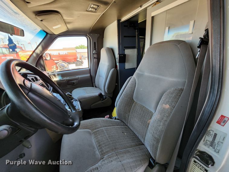image for item DL6626 1998 Ford E350  ambulance
