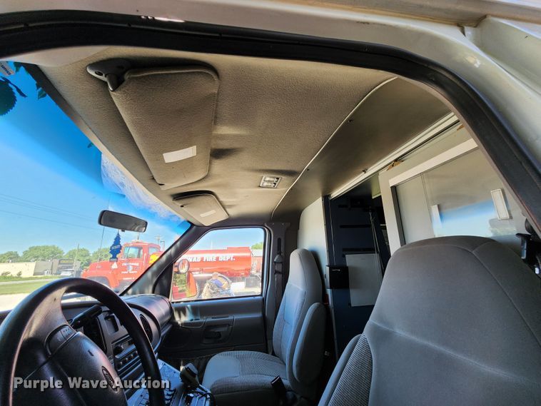 image for item DL6626 1998 Ford E350  ambulance