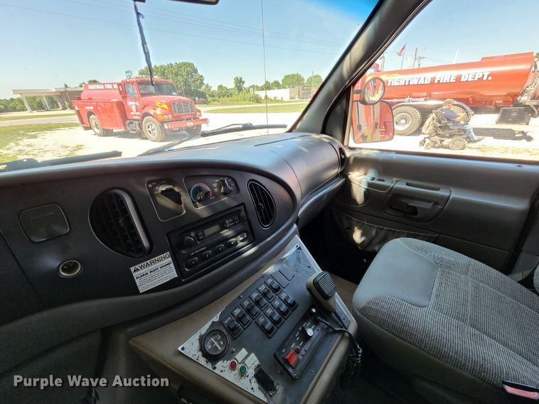 image for item DL6626 1998 Ford E350  ambulance