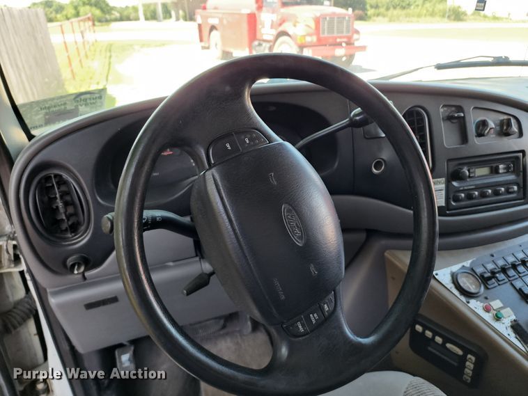 image for item DL6626 1998 Ford E350  ambulance