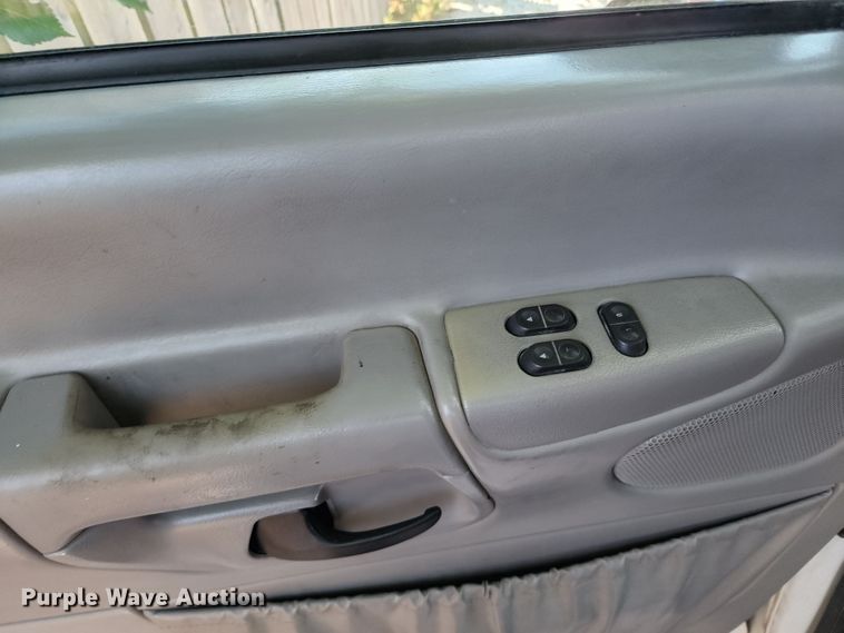 image for item DL6626 1998 Ford E350  ambulance