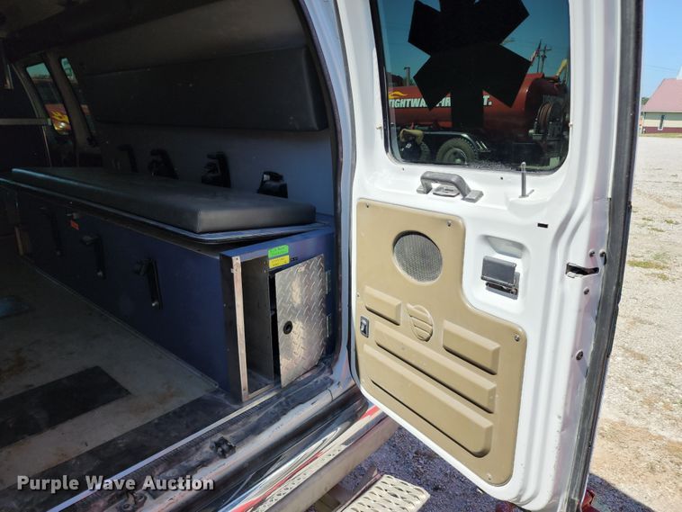 image for item DL6626 1998 Ford E350  ambulance