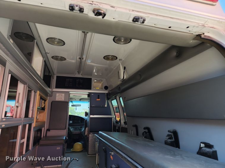 image for item DL6626 1998 Ford E350  ambulance