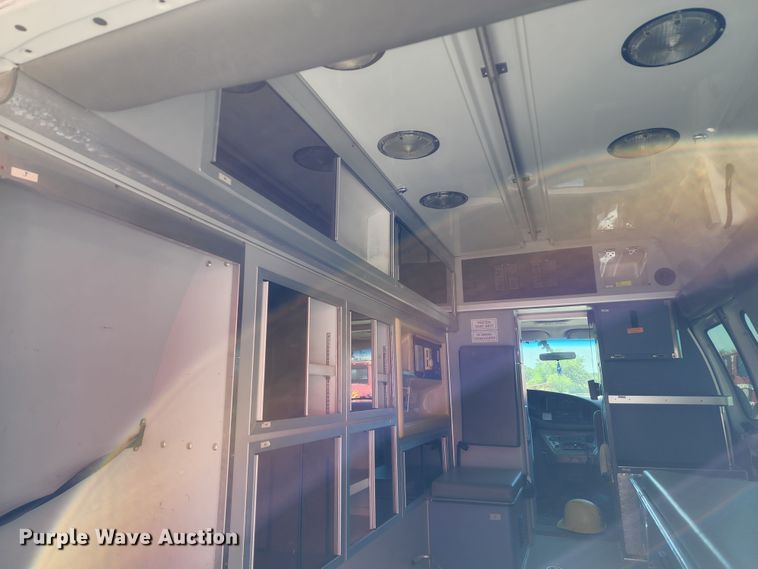 image for item DL6626 1998 Ford E350  ambulance
