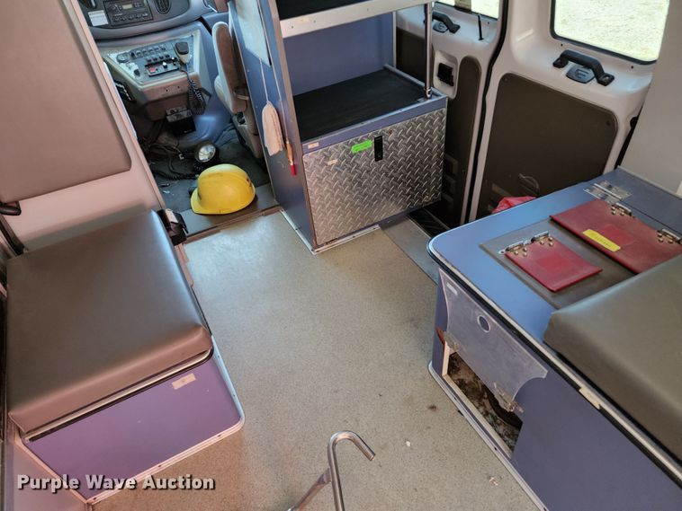 image for item DL6626 1998 Ford E350  ambulance