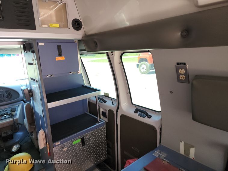 image for item DL6626 1998 Ford E350  ambulance