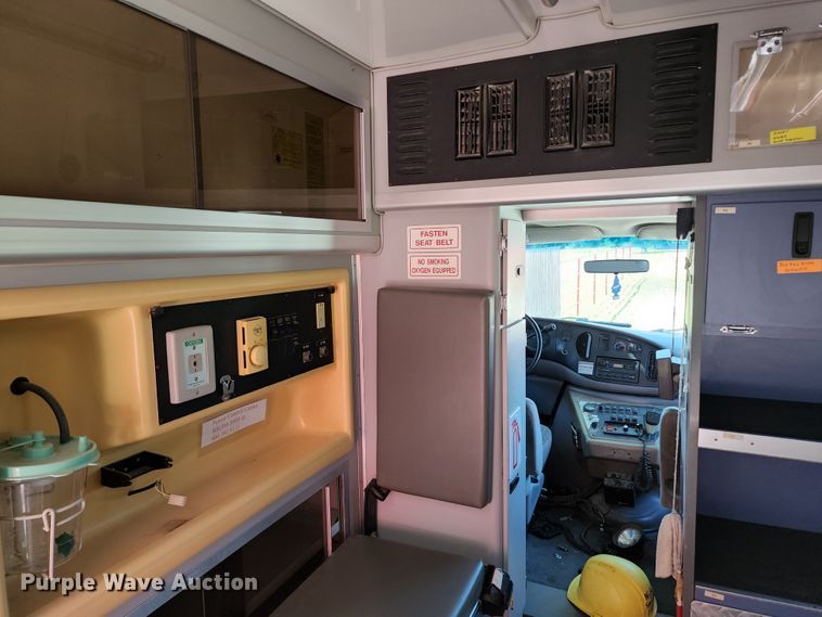 image for item DL6626 1998 Ford E350  ambulance