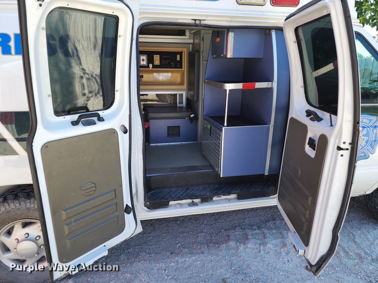 image for item DL6626 1998 Ford E350  ambulance
