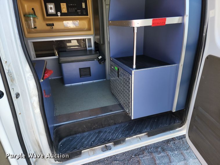 image for item DL6626 1998 Ford E350  ambulance