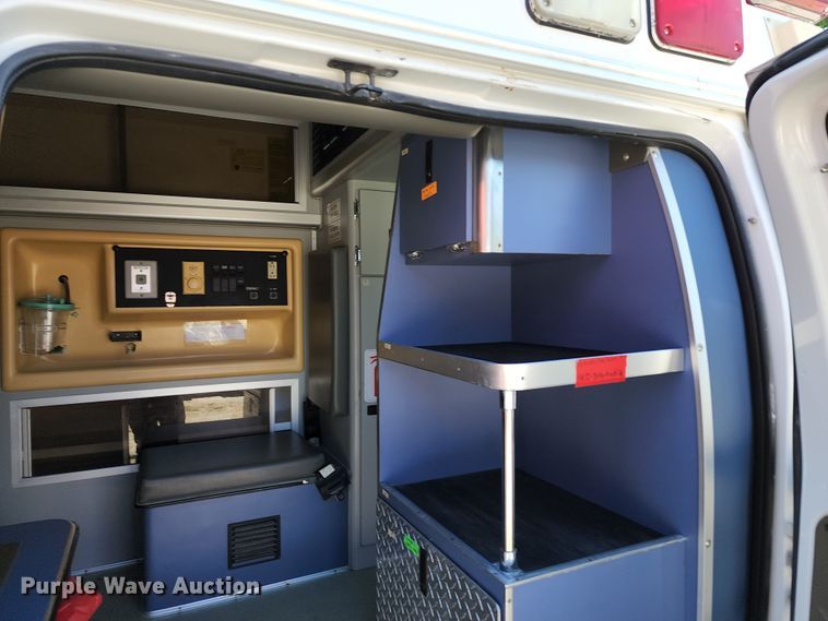 image for item DL6626 1998 Ford E350  ambulance