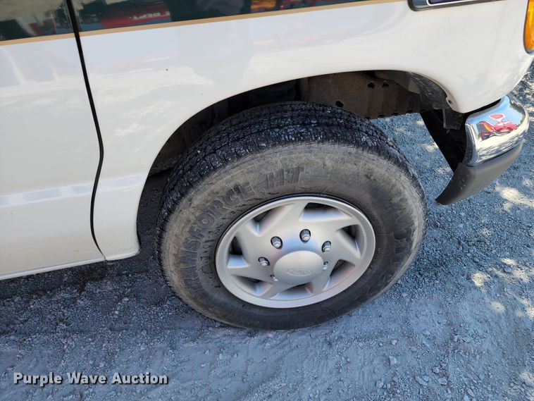 image for item DL6626 1998 Ford E350  ambulance