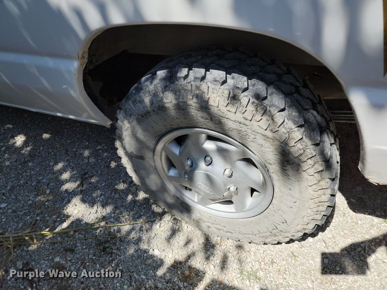 image for item DL6626 1998 Ford E350  ambulance