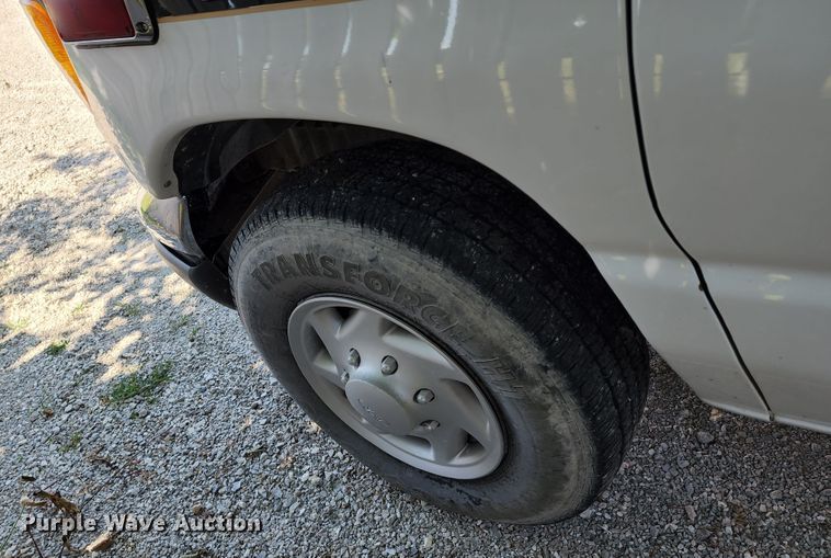 image for item DL6626 1998 Ford E350  ambulance