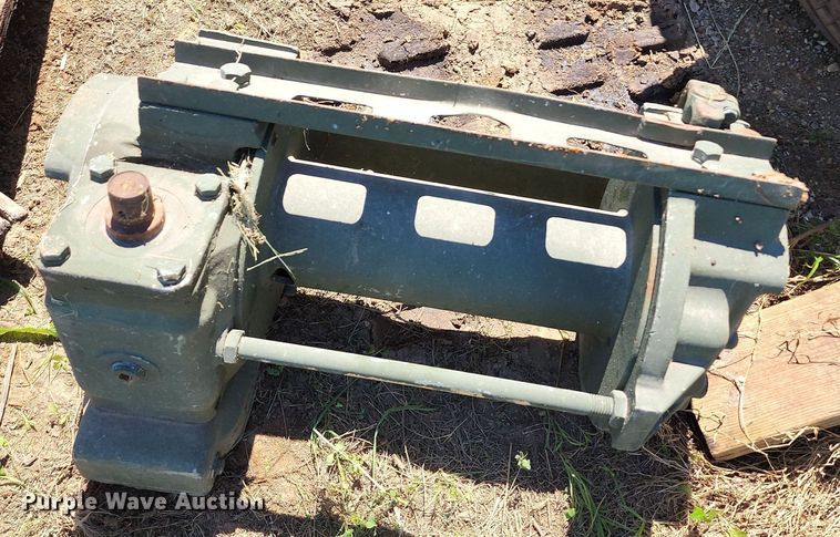 image for item DL6637 (2) winches
