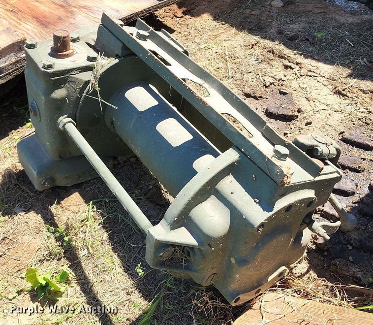 image for item DL6637 (2) winches