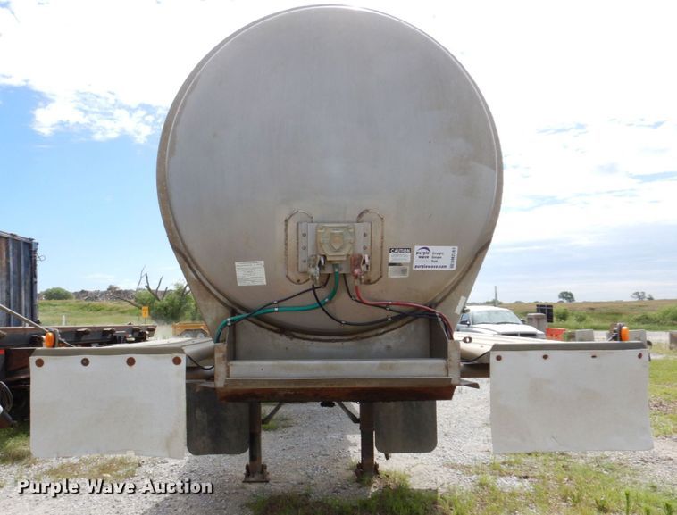 image for item DM2261 2000 Polar  tank trailer