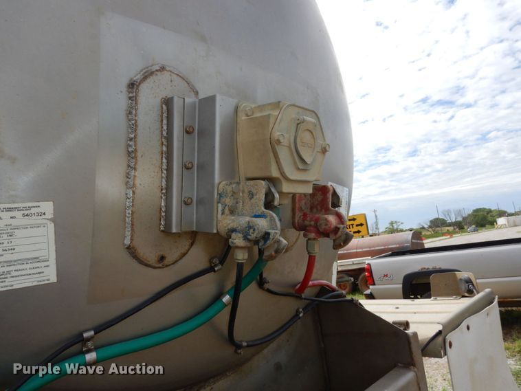 image for item DM2261 2000 Polar  tank trailer