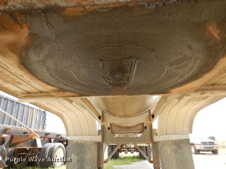 image for item DM2261 2000 Polar  tank trailer