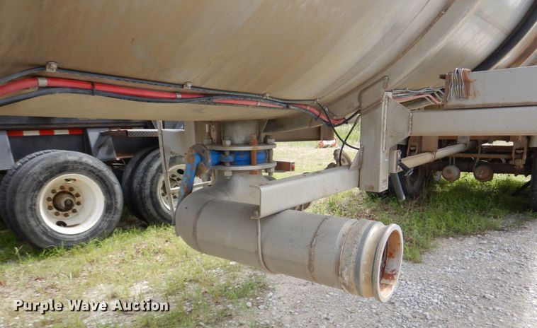 image for item DM2261 2000 Polar  tank trailer
