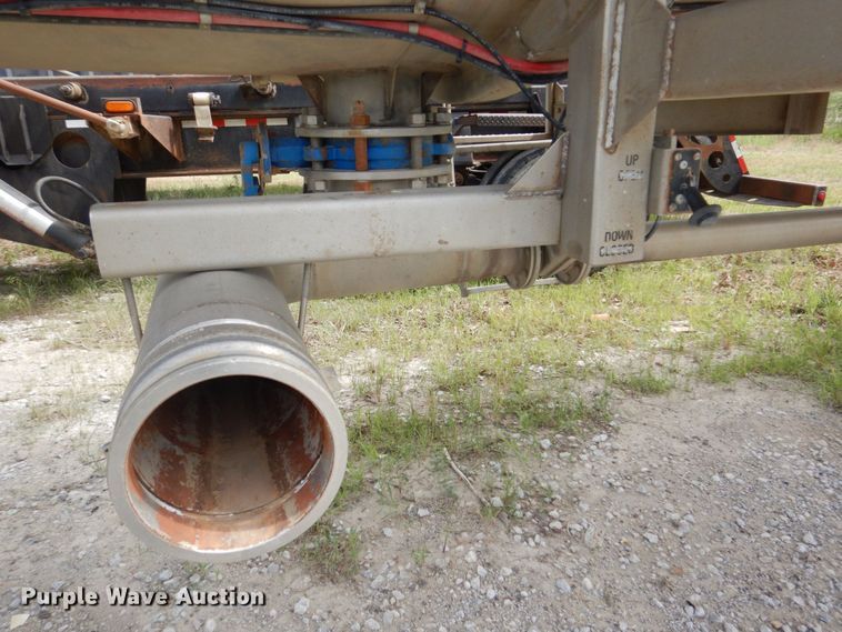 image for item DM2261 2000 Polar  tank trailer