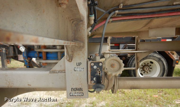 image for item DM2261 2000 Polar  tank trailer