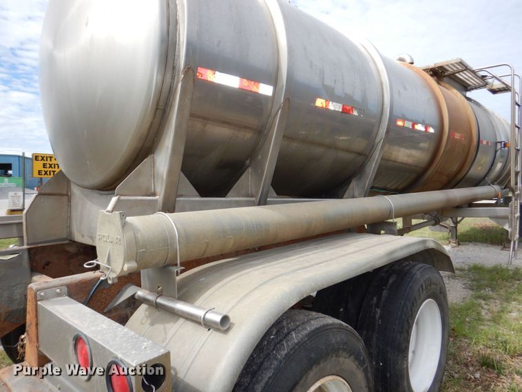 image for item DM2261 2000 Polar  tank trailer