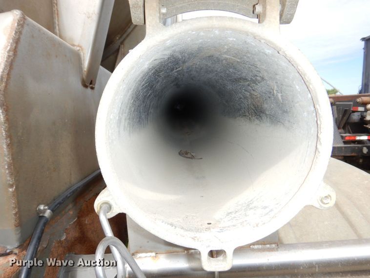 image for item DM2261 2000 Polar  tank trailer