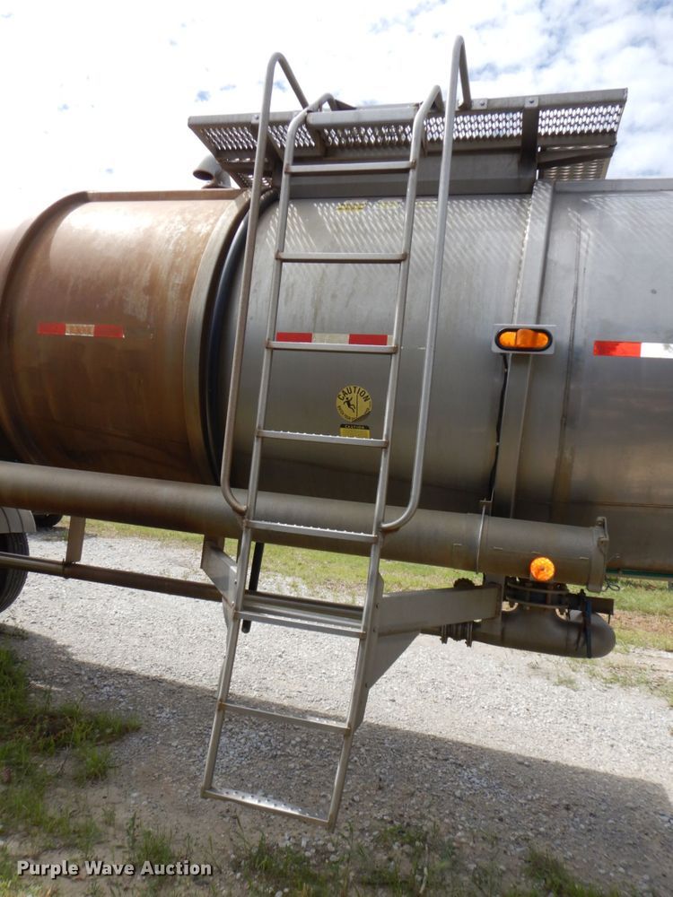 image for item DM2261 2000 Polar  tank trailer