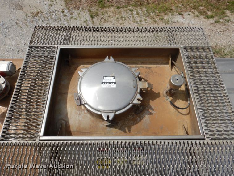 image for item DM2261 2000 Polar  tank trailer