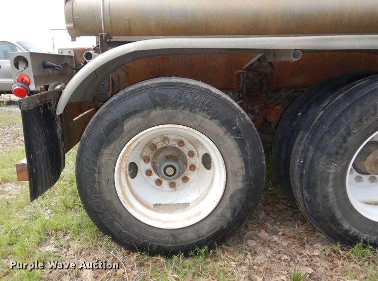 image for item DM2261 2000 Polar  tank trailer