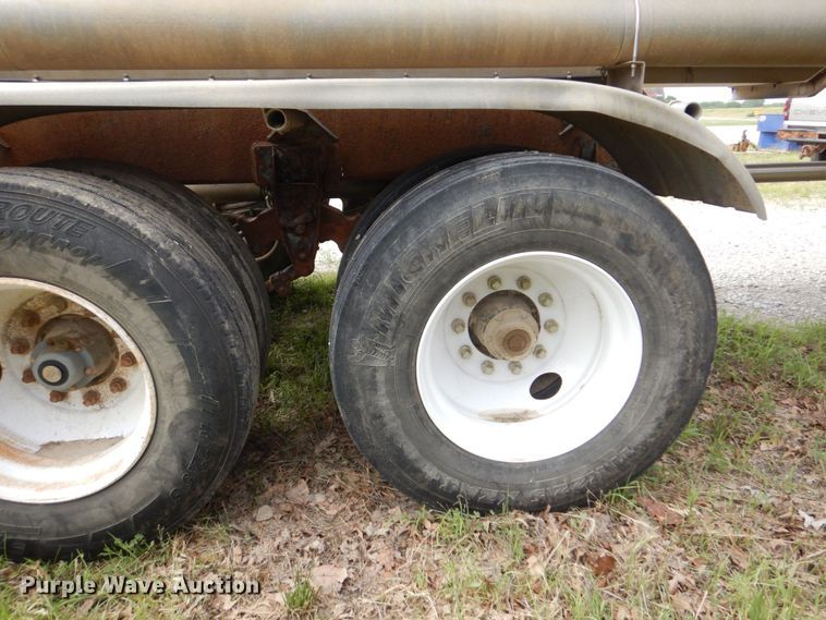image for item DM2261 2000 Polar  tank trailer