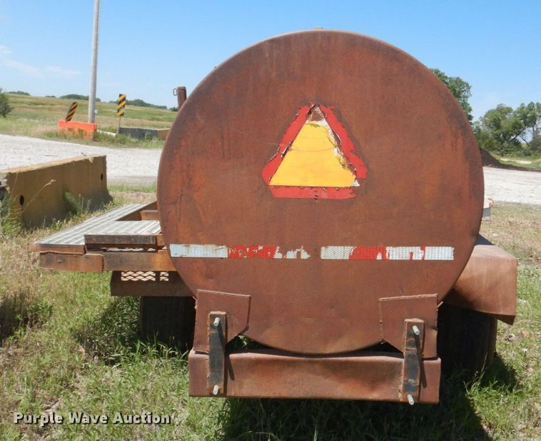 image for item DM2264 Fuel tank trailer