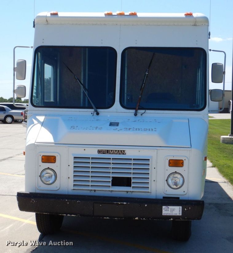 image for item DM2301 1991 Chevrolet P30  delivery truck