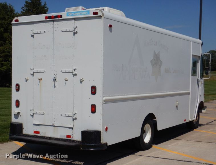 image for item DM2301 1991 Chevrolet P30  delivery truck