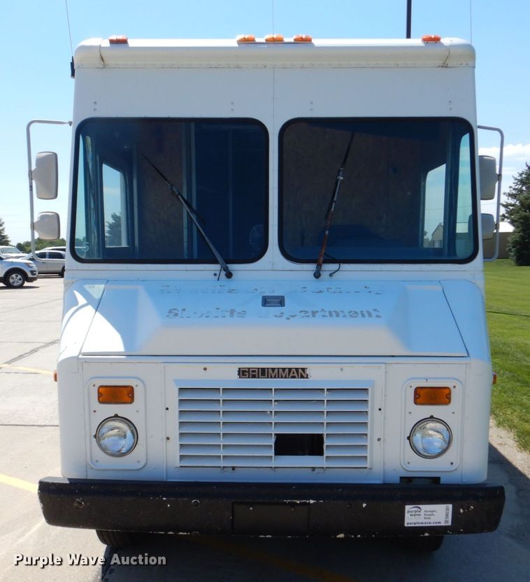 image for item DM2301 1991 Chevrolet P30  delivery truck